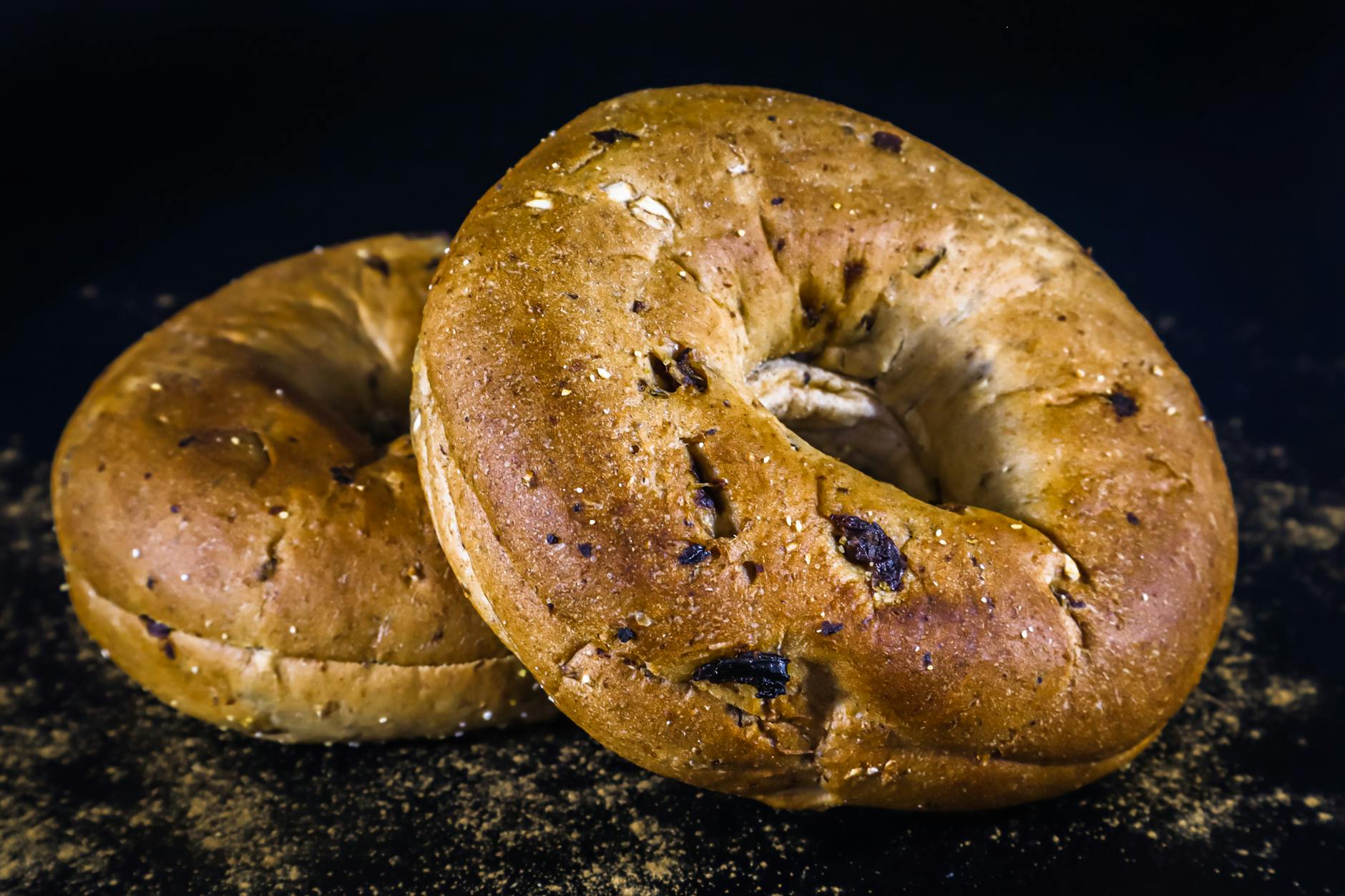 The Wet Bagel Method: Why Rinsing Before Reheating Actually Works